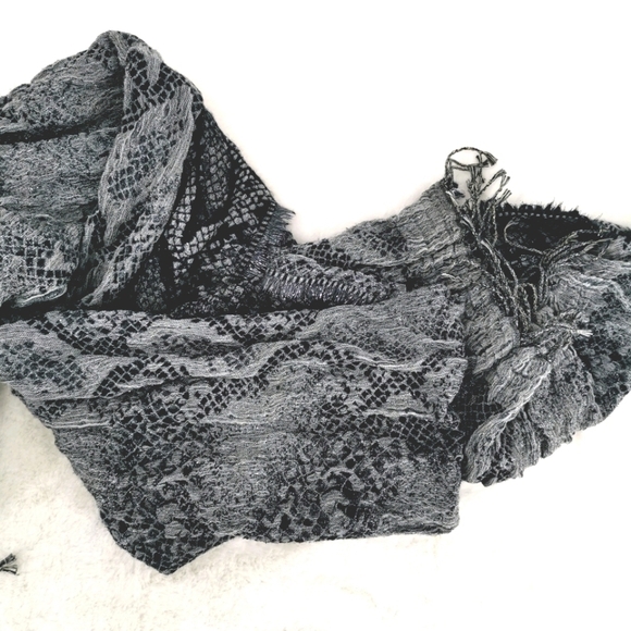 Ahujasons India Women’s O/S Black Gray Scarf - Picture 8 of 9